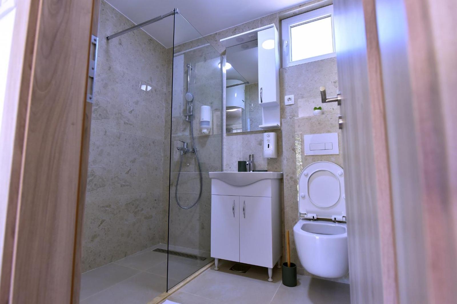 Airport Apartments Tri Hrasta Podgorica Bagian luar foto