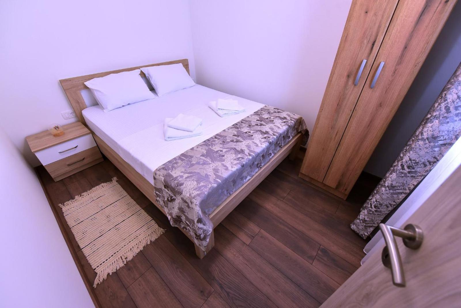 Airport Apartments Tri Hrasta Podgorica Bagian luar foto